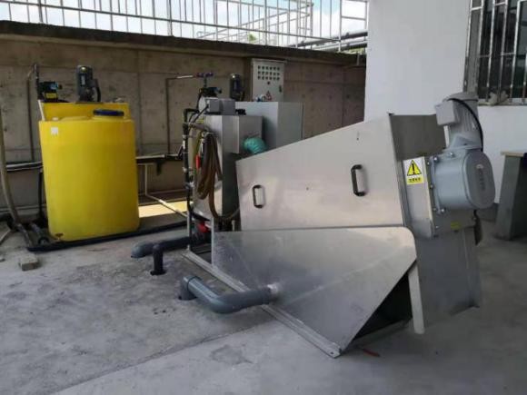 四川省泸州市巴蜀液酒厂污水站  BGC-201型叠螺机